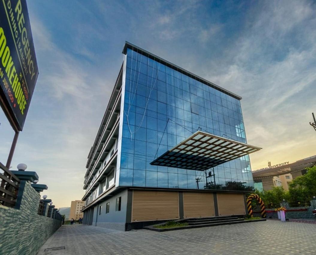 Silver Regency Guwahati Exteriör bild